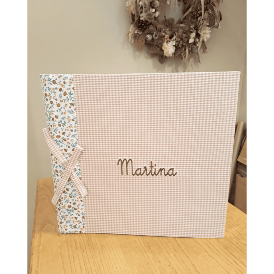 Álbum personalizado Vichy y Flor Jimena con nombre