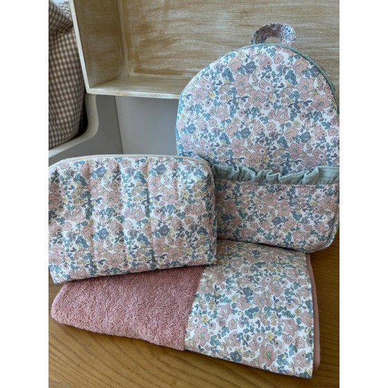 Pack mochila, neceser y toalla flor Celia