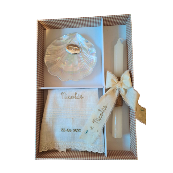Kit Bautizo vela, toalla, concha y caja vichy tostado