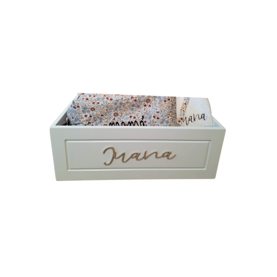 Caja de madera lacada con nombre