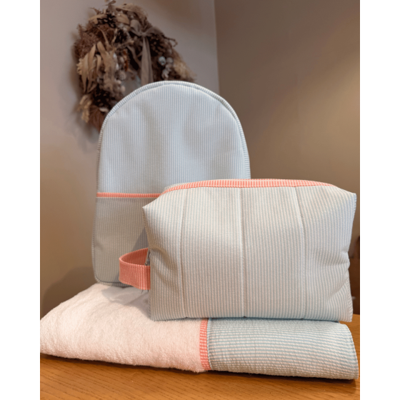 Pack regalo mochila, neceser y toalla raya azul